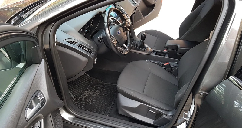 Ford Focus cena 36500 przebieg: 131000, rok produkcji 2017 z Strzegom małe 742